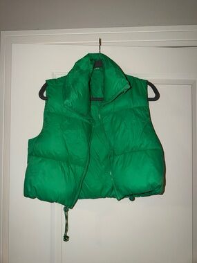 Green Puffer Vest - Cropped Sleeveless Jacket